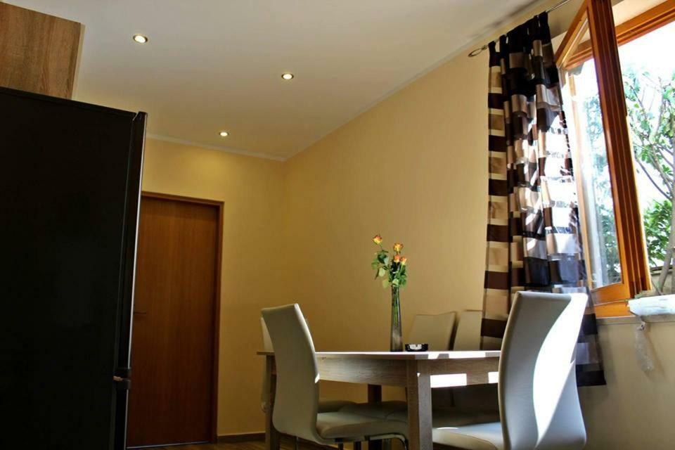 Apartments Klaudija Pula Bagian luar foto